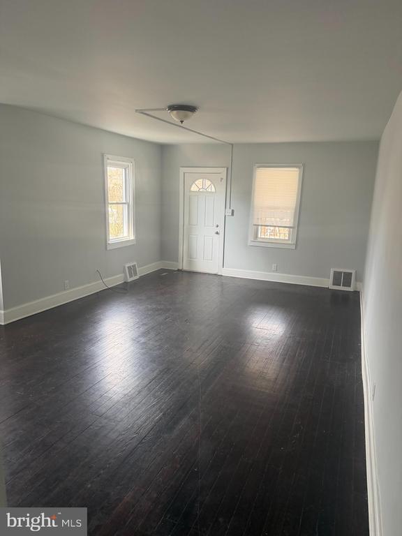 Foto del edificio - 219 Johnson Ave