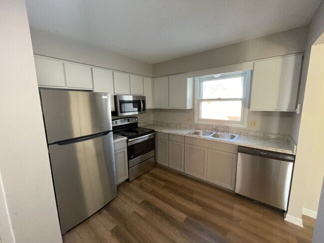 Foto del edificio - 4126 Turf Ln