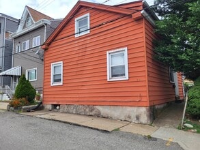 Building Photo - 2329 Berg St