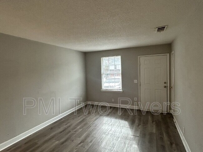 Foto del edificio - 1904 Westchester Dr