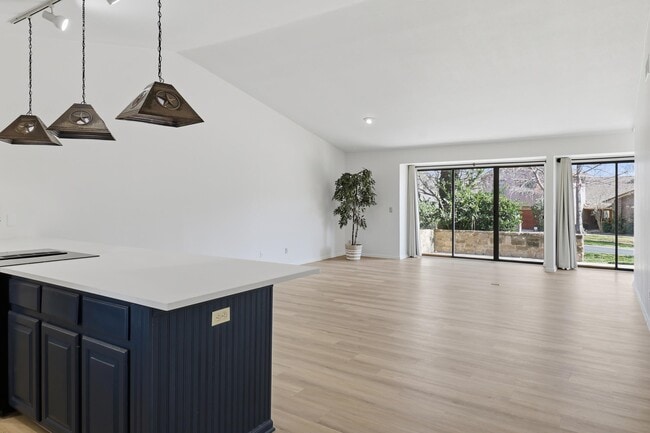 Foto del edificio - 100 Bay Point Dr