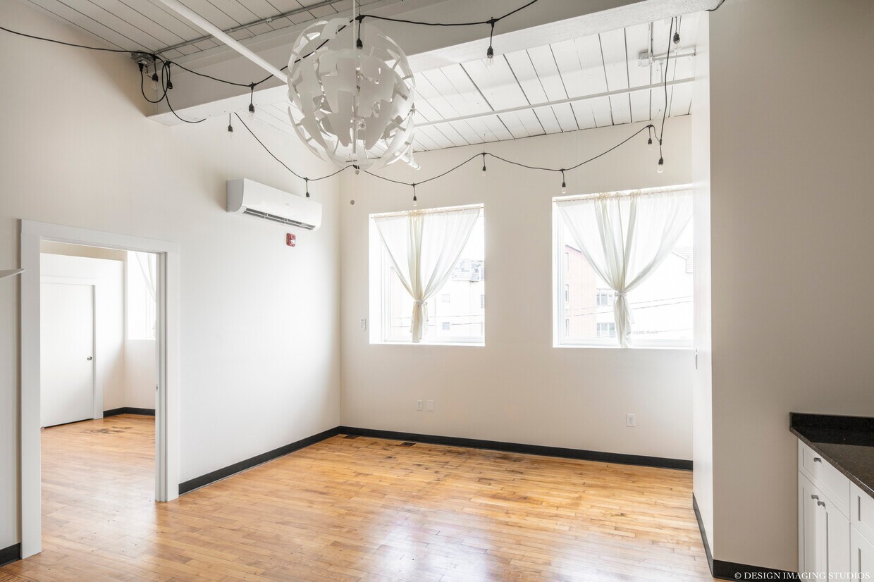 Foto principal - 345 Taunton Ave