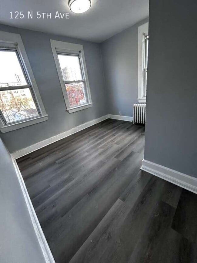 Building Photo - 125 N 5th Ave