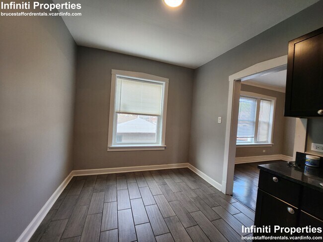 Foto del edificio - 3114 W 61st St