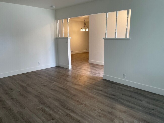 Foto del edificio - Beautiful Updated 4 Bedroom 2 Bath Home in...