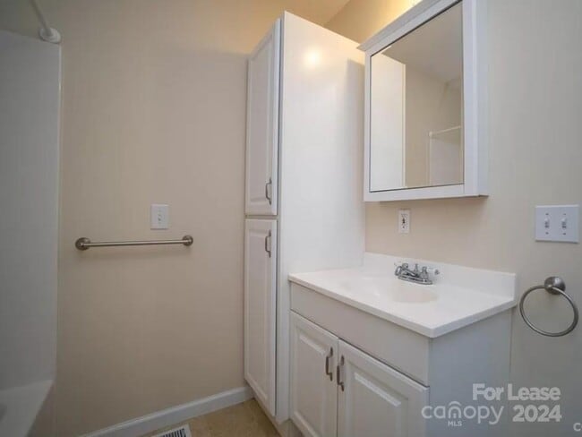 Building Photo - 7479 Katherine Dr