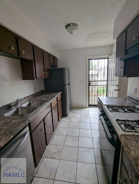 Foto del edificio - 817 Lesa St