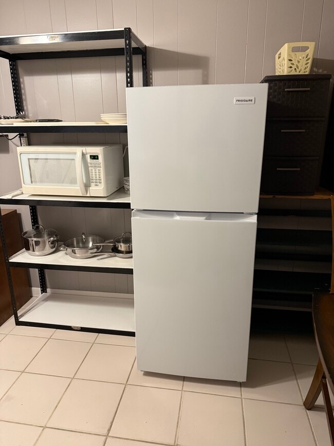 Building Photo - 2226 Curtis Dr S