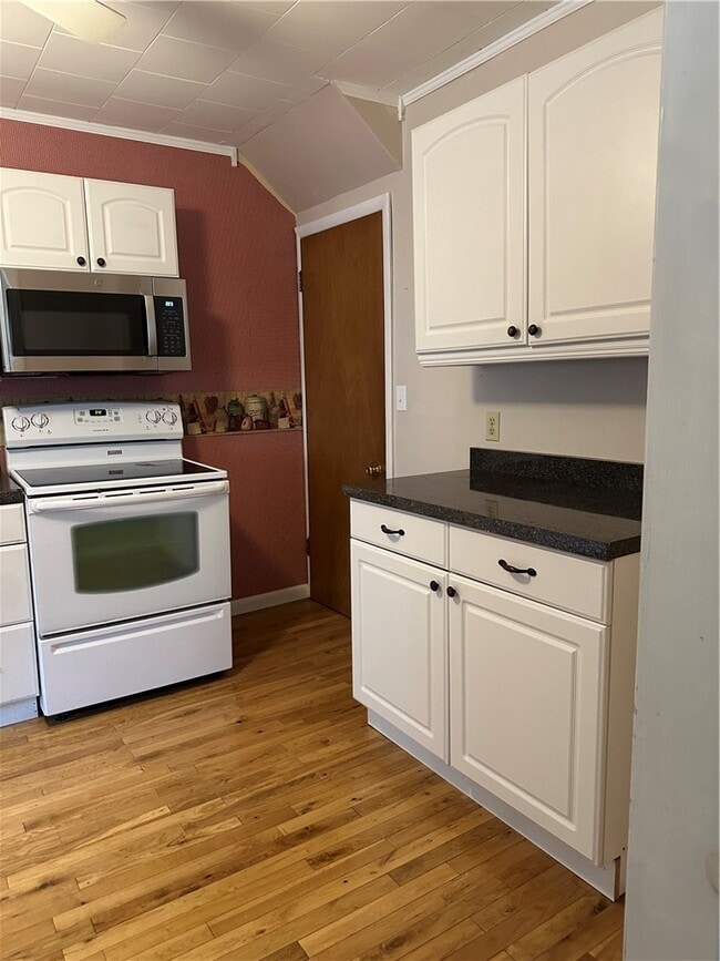 Building Photo - 402 W High St