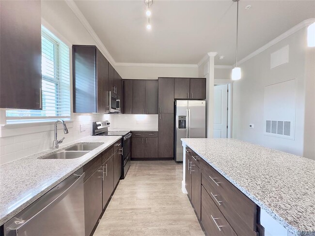 Foto del edificio - 7600 S Mason Rd