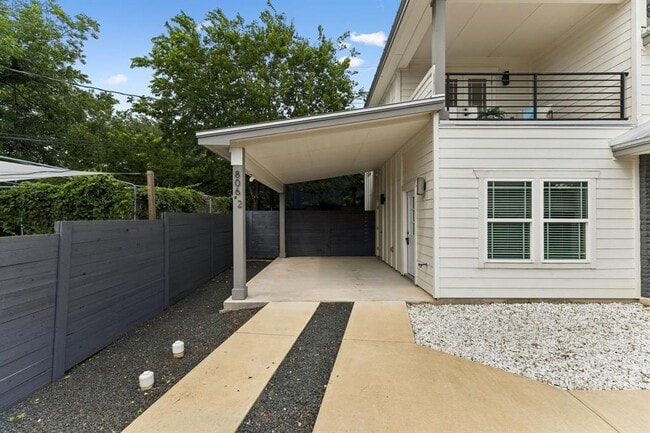 Building Photo - 806 Philco Dr
