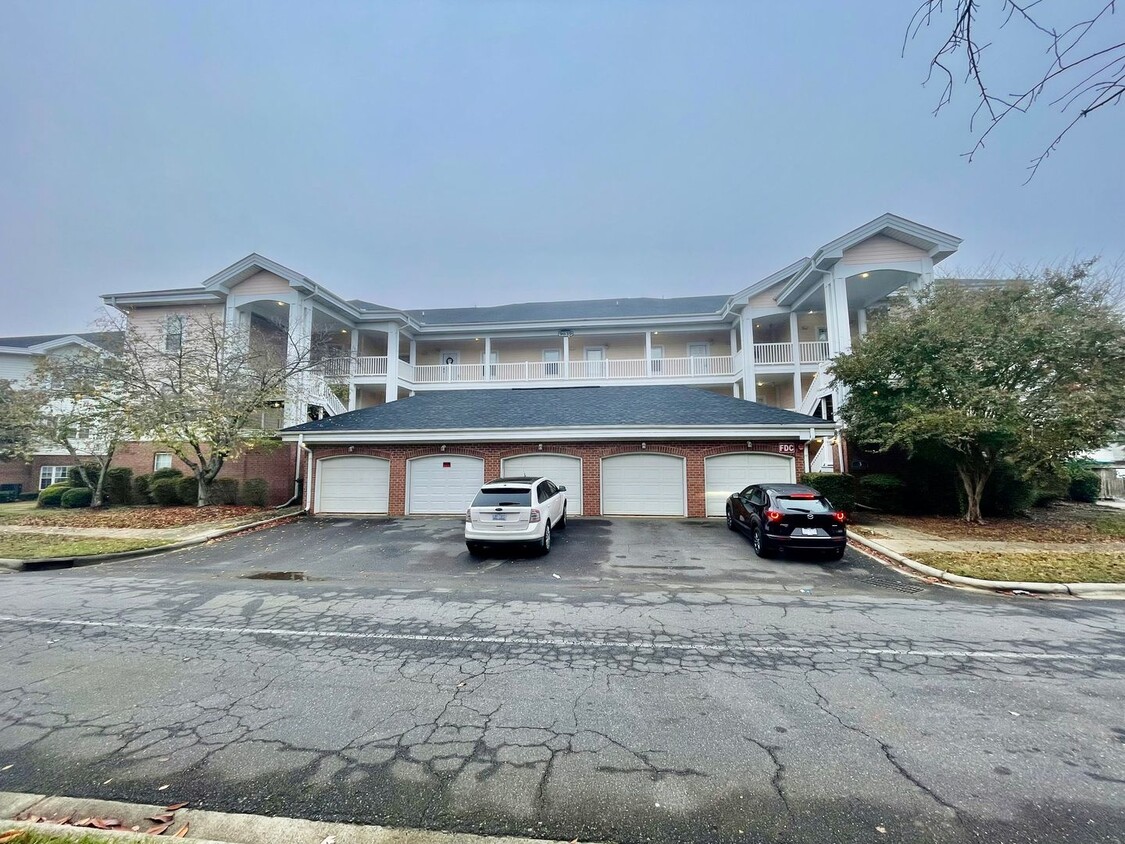 Primary Photo - Stunning 2 Bedroom, 2 bath condo located i...