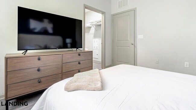 Foto del edificio - 7116 Finn Hall Ave