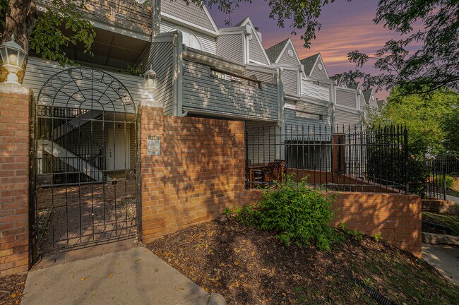 Building Photo - 112 S 37th St