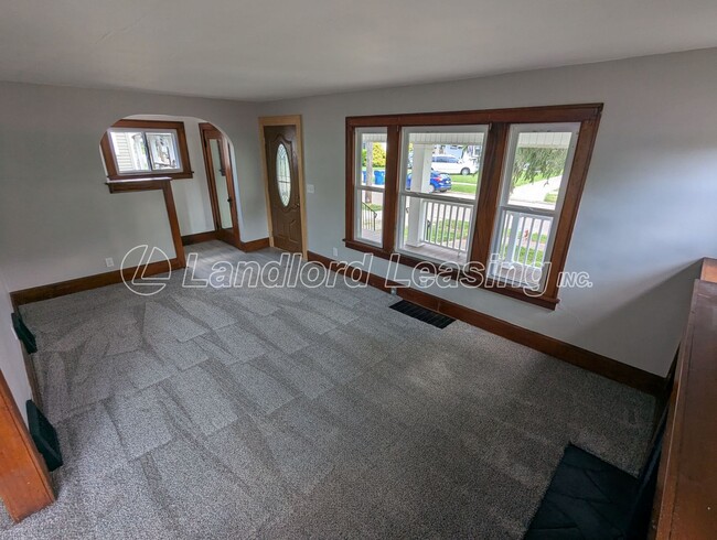 Building Photo - Fully Remodeled 3-Bedroom Colonial on Corn...