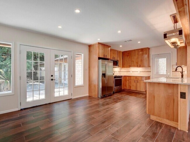 Foto del edificio - 6502 Shadow Valley Dr