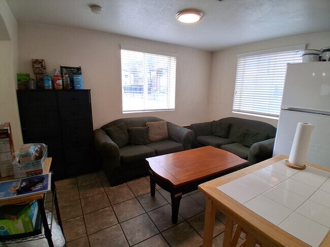 Foto del edificio - 652 E 700 N