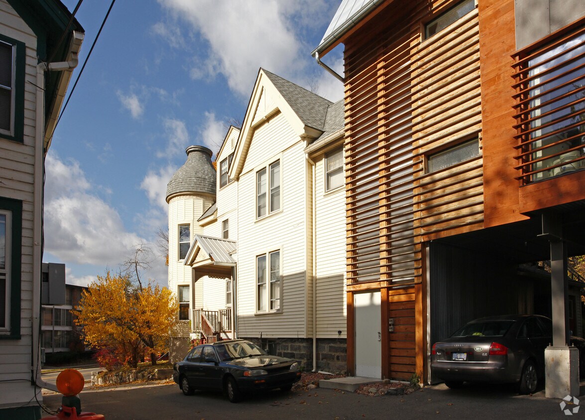 Foto del edificio - 523 Packard St