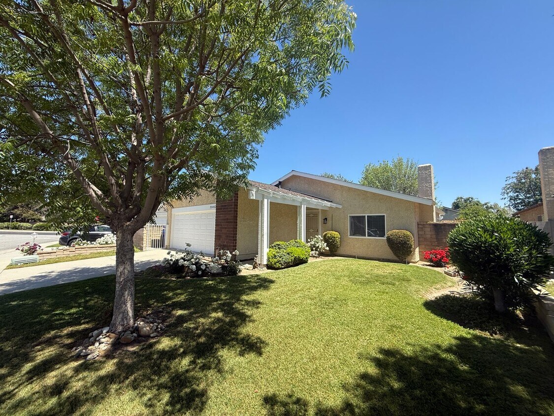 Building Photo - COMING SOON! 3 Bedroom Home For Rent In Th...
