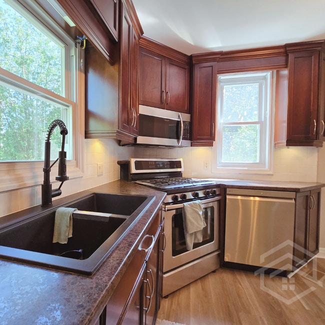 Building Photo - Charming 2+1 Bedroom in Norwich !!