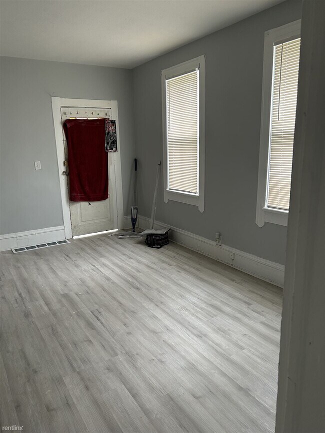 Foto del edificio - 3 br, 1 bath Duplex - 3293 West 31st Stree...