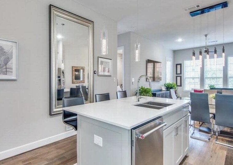 Foto principal - 5015 Meridian Ln