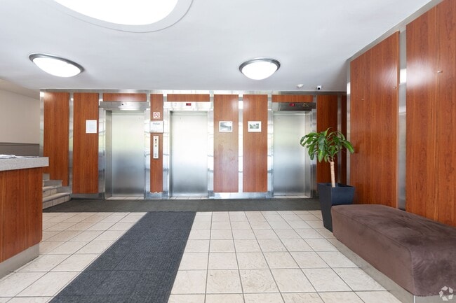 Photo du bâtiment - 230 Oak St