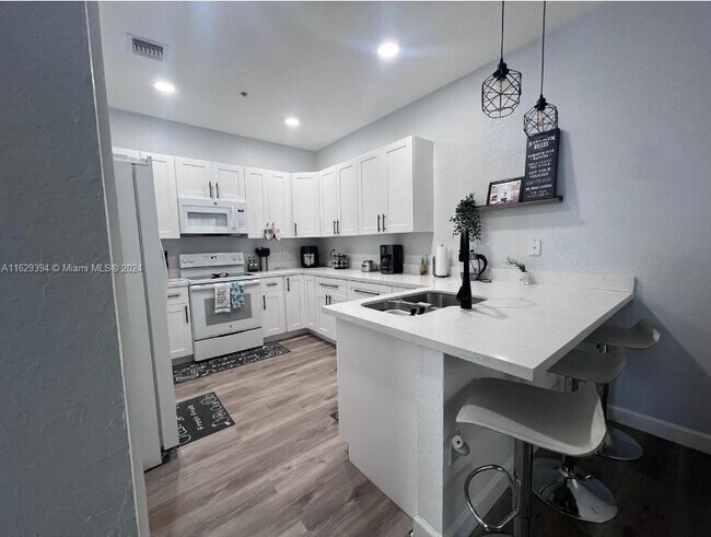 Building Photo - 4435 SW 160th Ave
