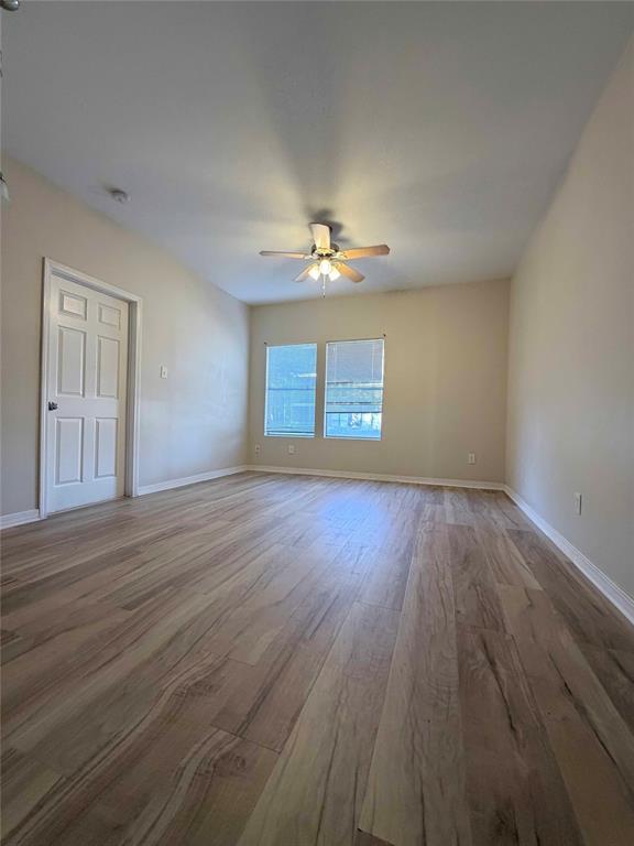 Foto del edificio - 12166 Metric Blvd