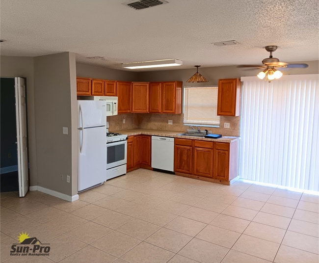 Foto del edificio - 2735 Fern Palm Dr