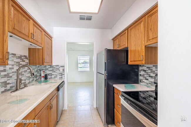 Building Photo - 472 Camel Cir