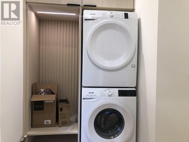 Photo du bâtiment - 4160-4160 W 8th Ave