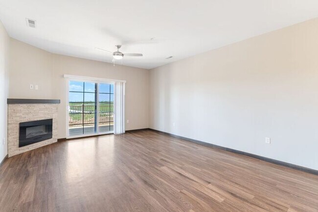 Foto del edificio - $1,700 | 2 Bedroom, 2 Bathroom Condo | Pet...