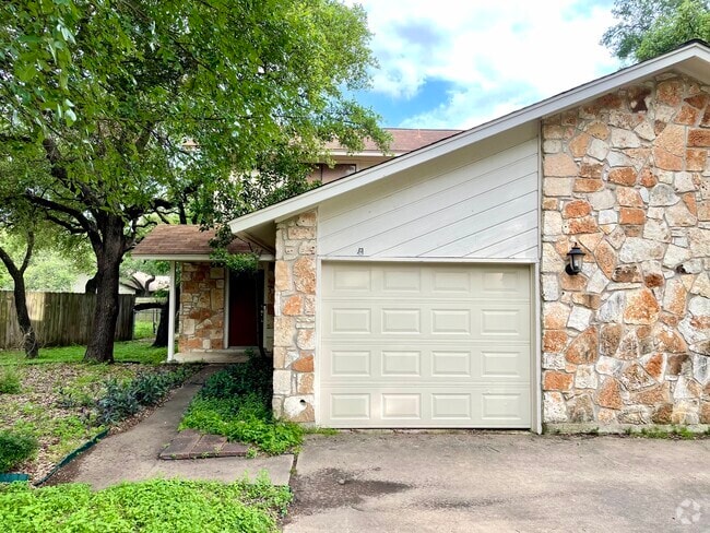 Building Photo - 9011 Sawtooth Ln