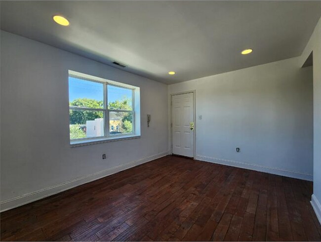 Building Photo - 5501 Foote St NE