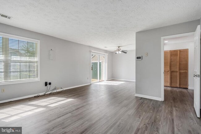 Foto del edificio - 3036 New Oak Ln