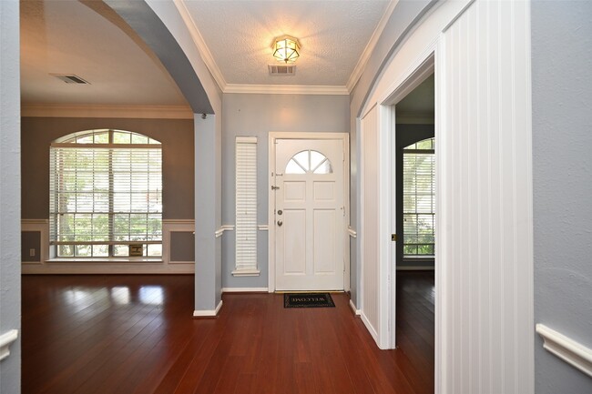 Foto del edificio - 6419 Sutter Park Ln