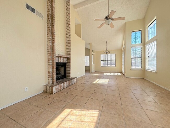Building Photo - West El Paso 3bed/2Bath refrig A/C Home
