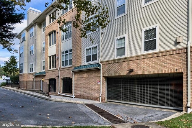 Building Photo - 2115 Ganton Green