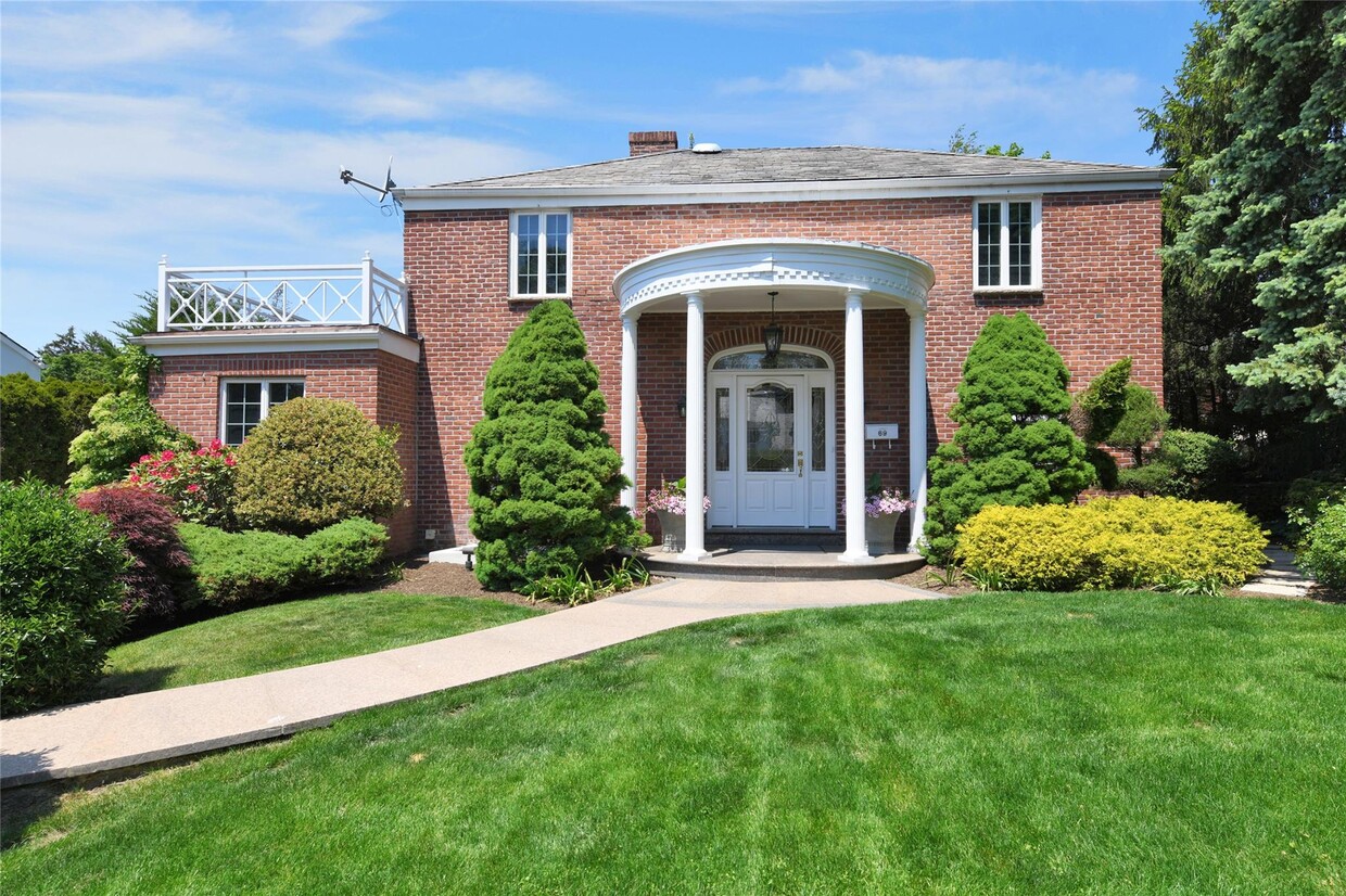 Primary Photo - 69 Castle Ridge Rd