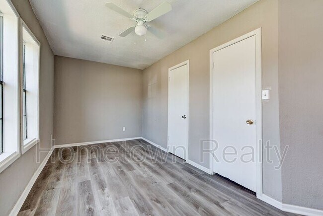 Foto del edificio - 2120 N Glen Ellyn St