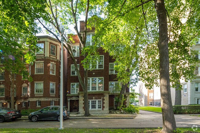 Building Photo - 1226 E Madison Park