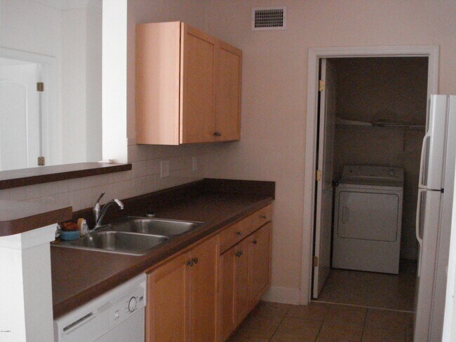 Building Photo - 6411 Borasco Dr