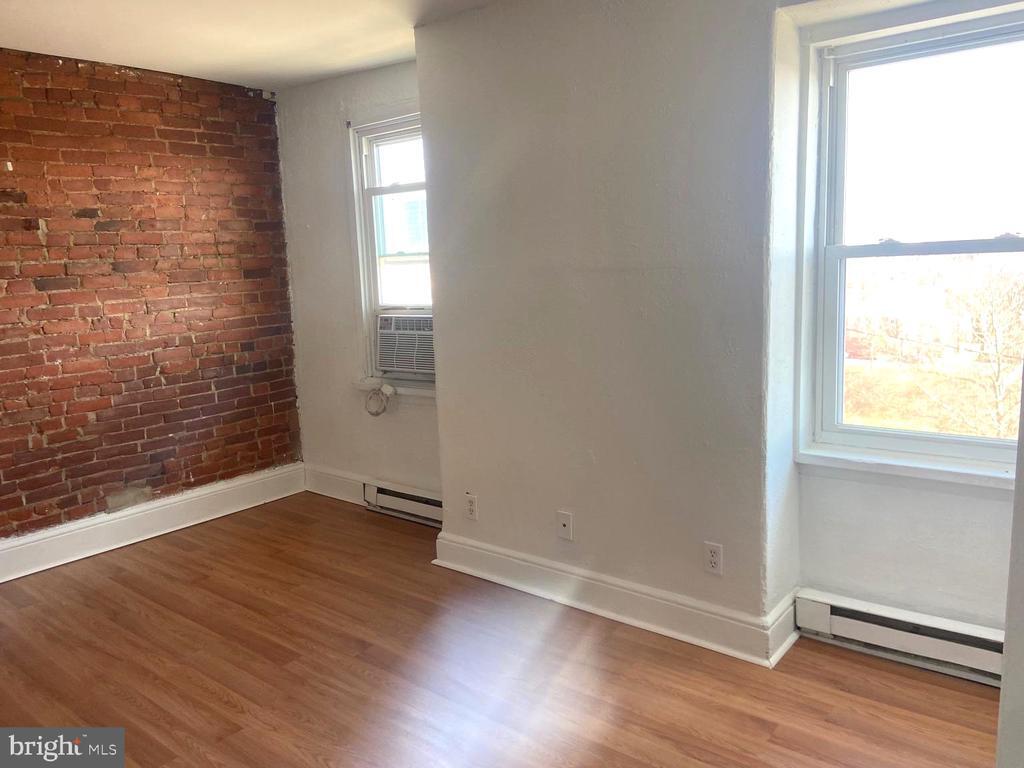 Primary Photo - 613 N Jackson St