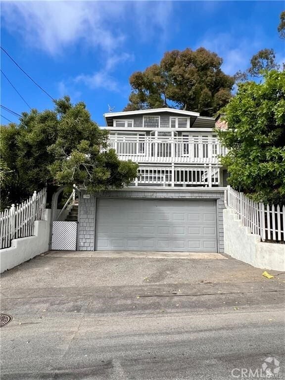 Building Photo - 2260 Glenneyre St