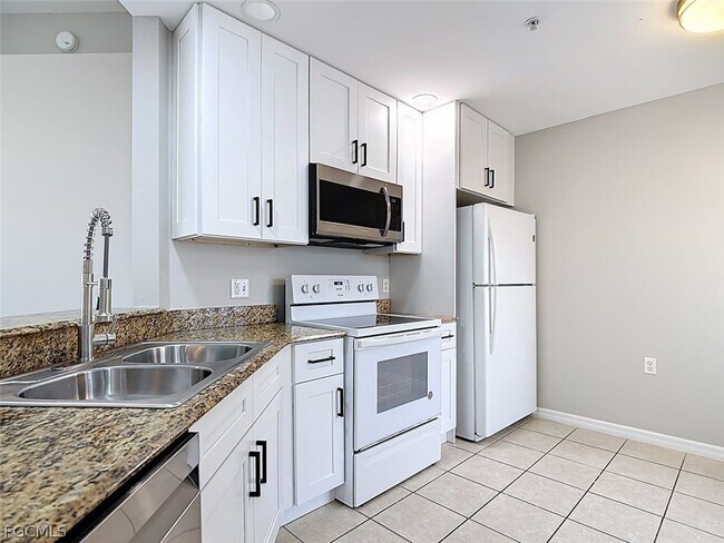 Foto del edificio - 12151 Summergate Cir