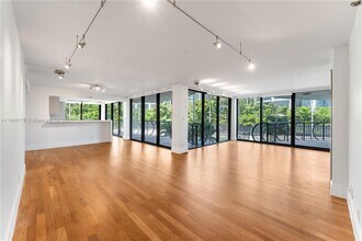 Building Photo - 2843 S Bayshore Dr