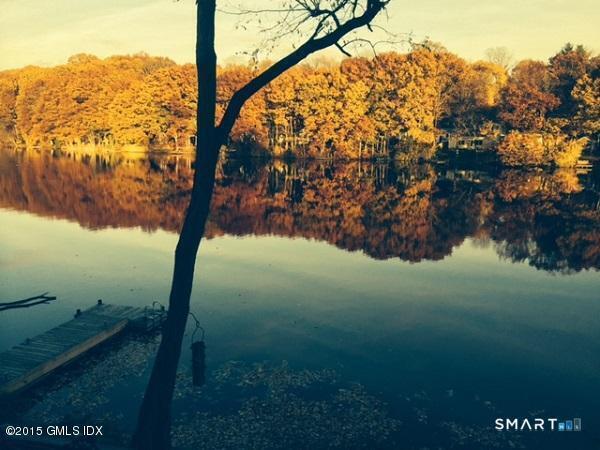 Foto del edificio - 213 River Rd Ext