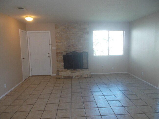 Foto del edificio - 8710 Piney Point Dr