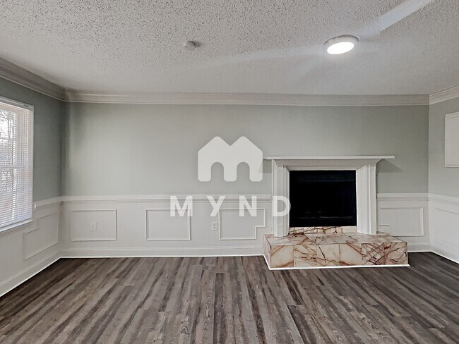 Building Photo - 585 Oak Way